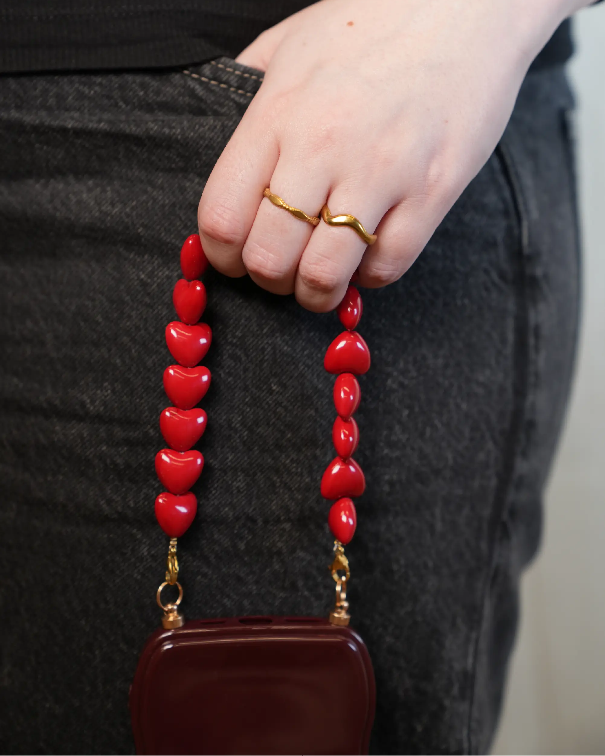 Telefoonkoord met rode hartjes